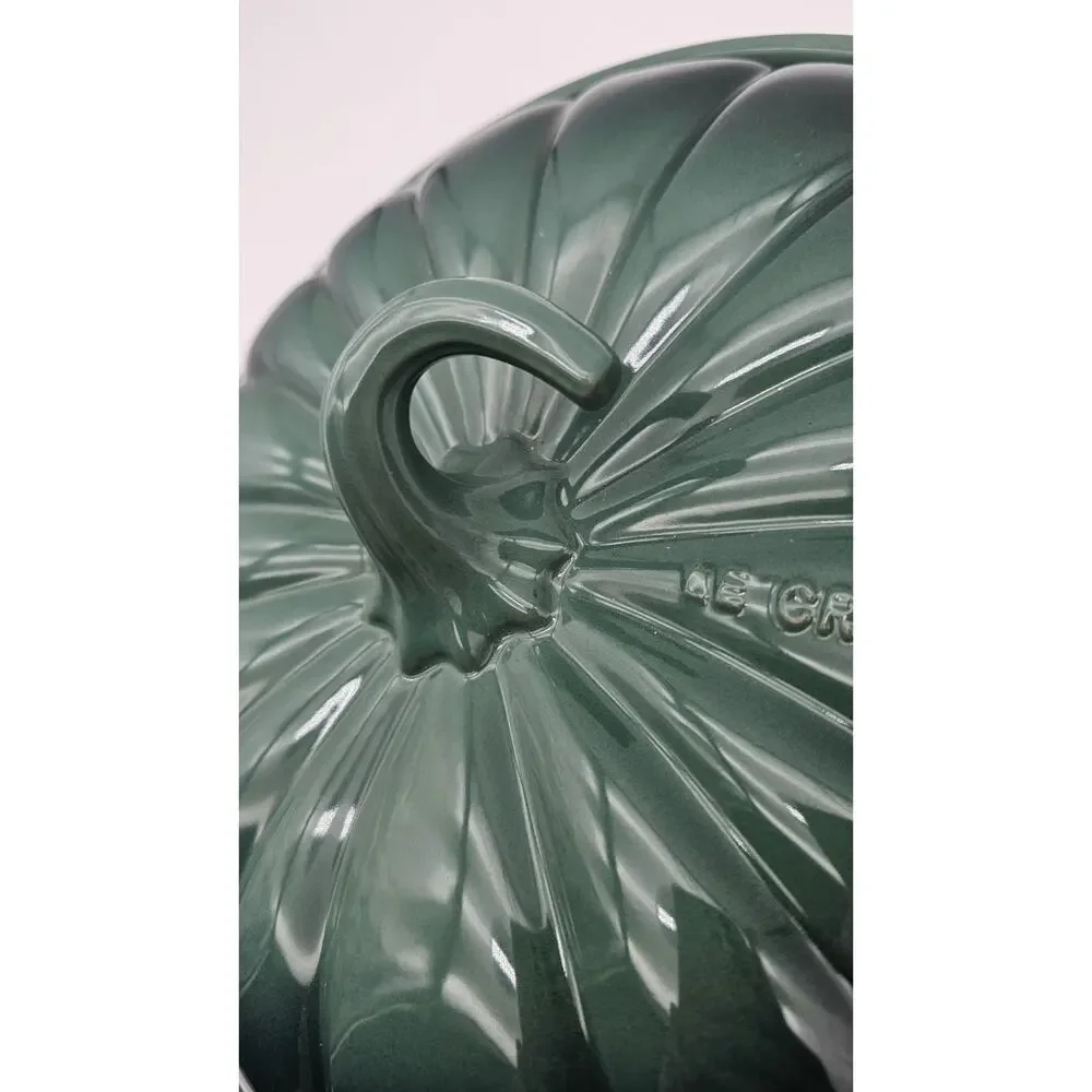 LE CREUSET Pumpkin Pie Dish W/Lid In Artichaut